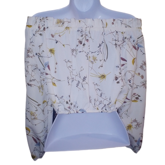 Off-The-Shoulder Crop top - Picture 4 of 11